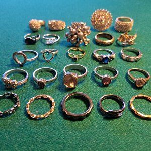 25 fashion ring jewelry lot.